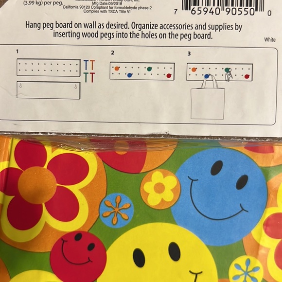 New Target White Peg Board w/ Four Colorful Pegs - Picture 4 of 7